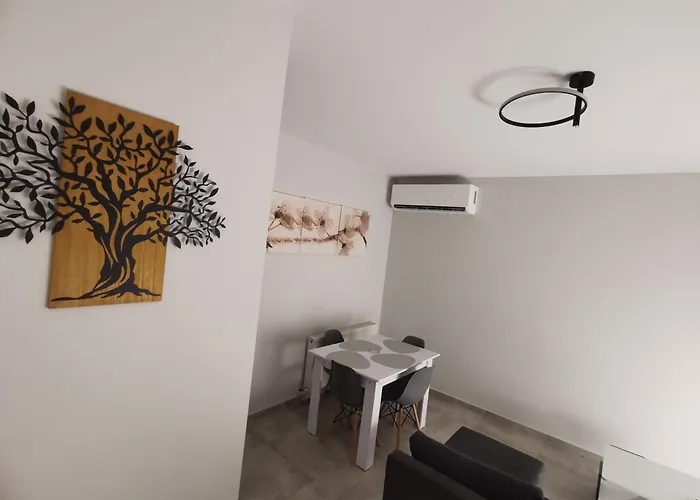 Elia Apartman *